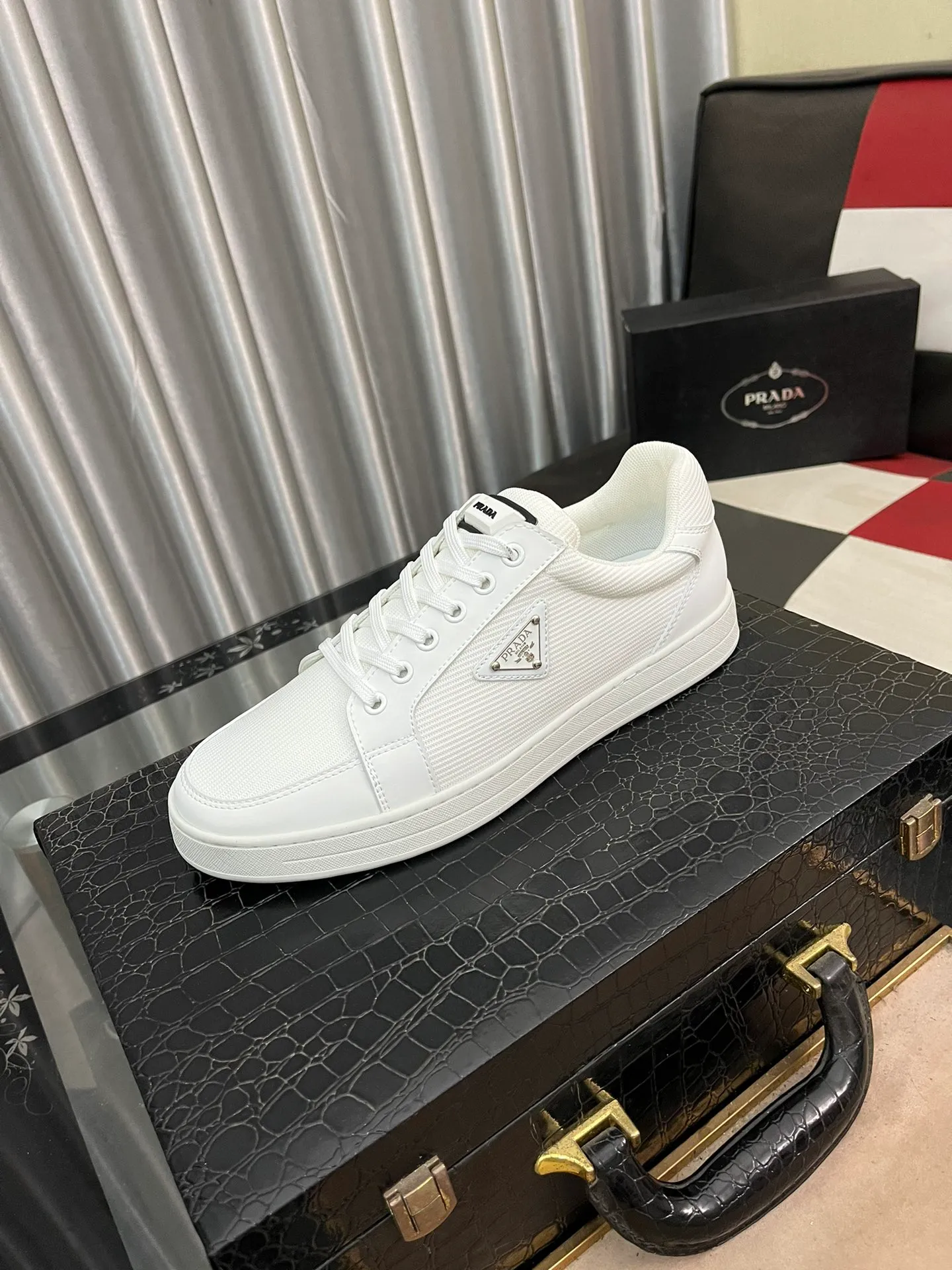 Men's shoes 💰420⌚️⌚️【PRADA】Prada - High-end quality casual sports shoes - Upper: calf leather shoe body with branded metal fasteners, - Inner lining: breathable leather lining - Outsole: ultra-light TPU foam·rubber; molded outsole -Super high quality control·Fine workmanship: highlighted (high-end·luxury·grade) -Size: 38-443️⃣Colors available